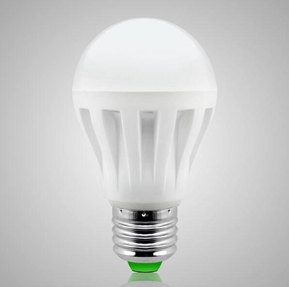 Ampoule 9 led standard culot e27 5,5 watts consommation 6w  40w ECLATS DESTOCKAGE