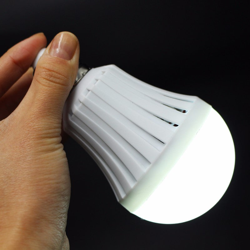 Ampoule led 220v e27 12w blanc eclairage de secours avec batterie intégré lumiere rechargeable ECLATS DESTOCKAGE