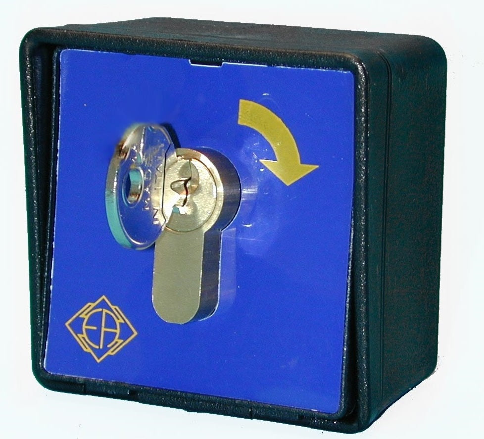 Boitier bleu saillie serrure clef 1 contact no interrupteur commutateur extensible a 2 coffret pvc - ECLATS DESTOCKAGE