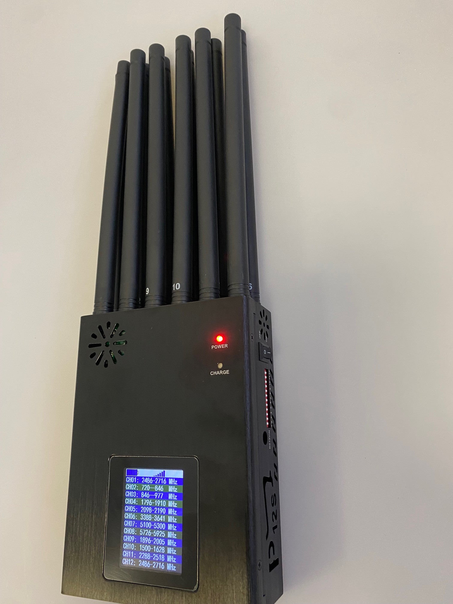 Brouilleur gsm 12 antennes bloqueur 2G 3G 4G 5G WiFi 2.4G 5.8G gps vhf lojack 5G3.5G/3.7G CDMA/GSM LORA DCS/PCS WIFI2.4G/4G2300 ECLATS DESTOCKAGE
