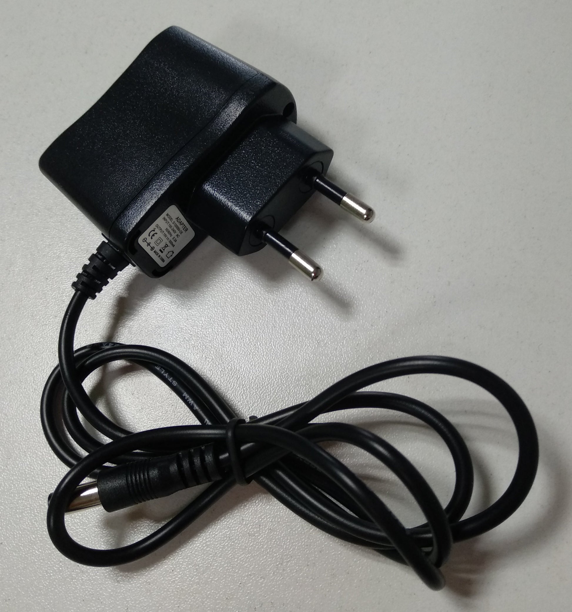 Chargeur euro 110v 220v 10v 0.5a pour batterie détecteur de métaux 16 led fouille sécurité gc-1002 ECLATS DESTOCKAGE