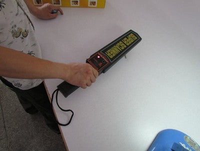 Detecteur metaux securite fouille a main vibreur jr surveillance detection manuelle objet metallique ECLATS DESTOCKAGE