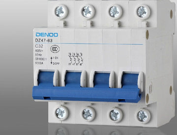 Disjoncteur 32a tetrapolaire 380v 3 ph n rail din courbe c c32 dz47-63-4p-32 modulaire ECLATS DESTOCKAGE