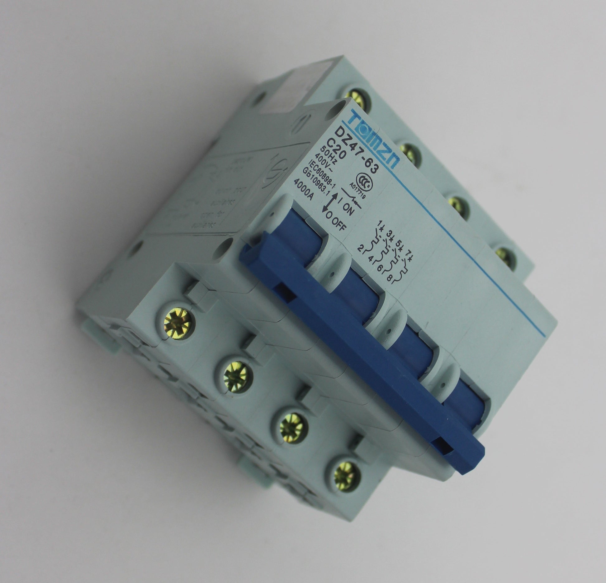 Disjoncteur tetrapolaire 20a 3 ph n 380v rail din c20 dz47-63-4p-20 modulaire courbe c 400v ac ECLATS DESTOCKAGE