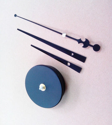 Horloge murale a quartz chiffres mecanisme et aiguilles ECLATS DESTOCKAGE