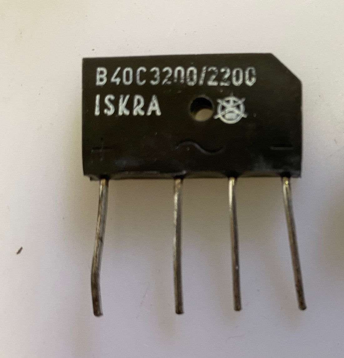 Pont de diode B40C3200 Redresseur de courant ceramique 40v 3.2a 2.2A rectificateur 4 fil B40 C3200 ECLATS DESTOCKAGE