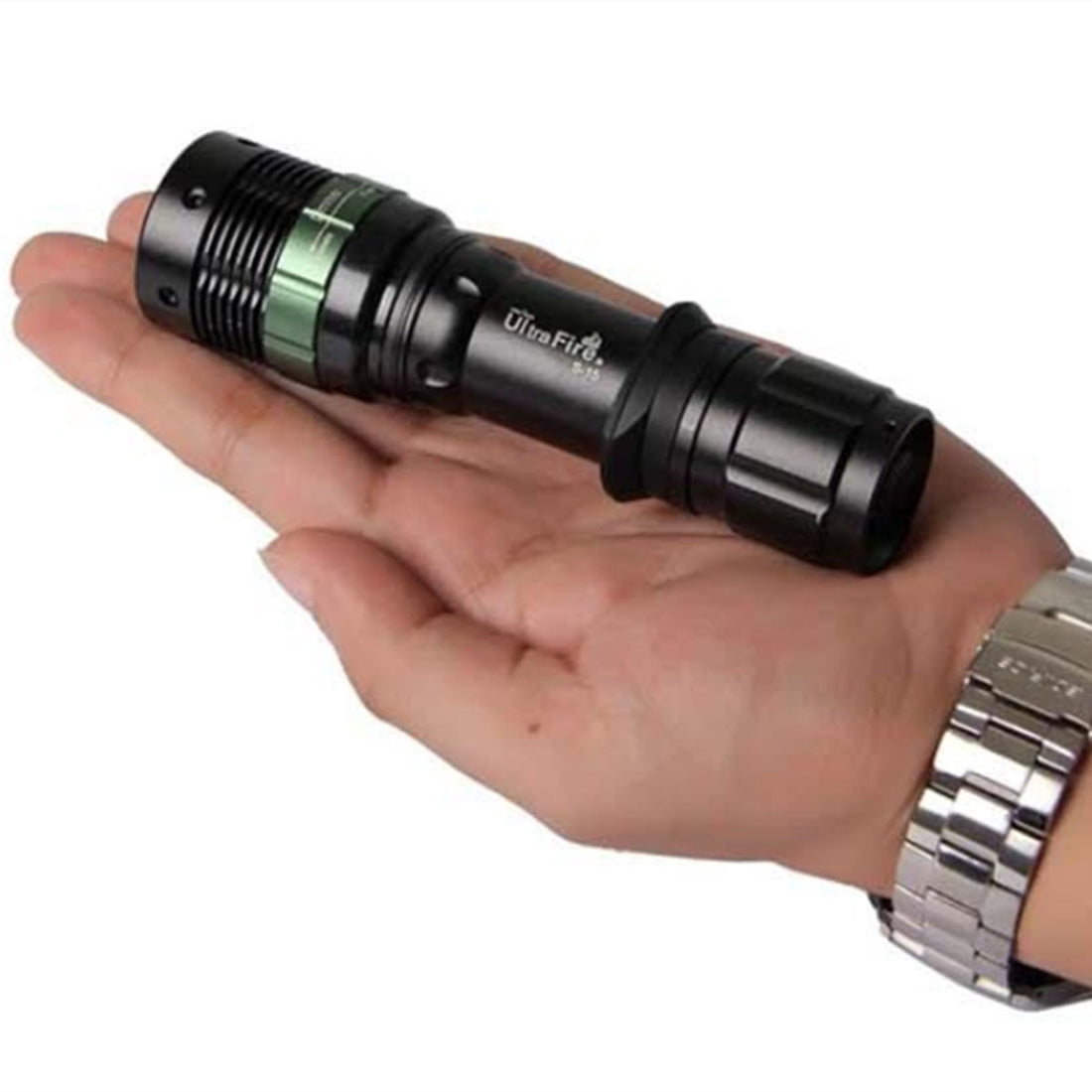 Torche led Q5 5w Rechargeable LED Lampe De Poche zoom ECLATS DESTOCKAGE